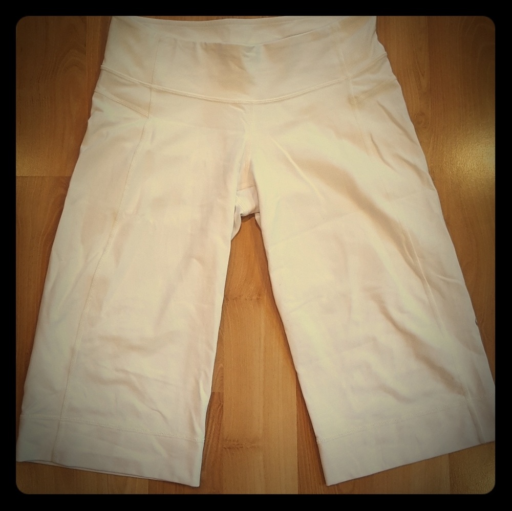 NWOT Lululemon yoga pants